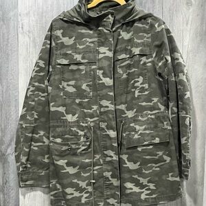 Universal Thread Women's Green Camouflage Field Jacket